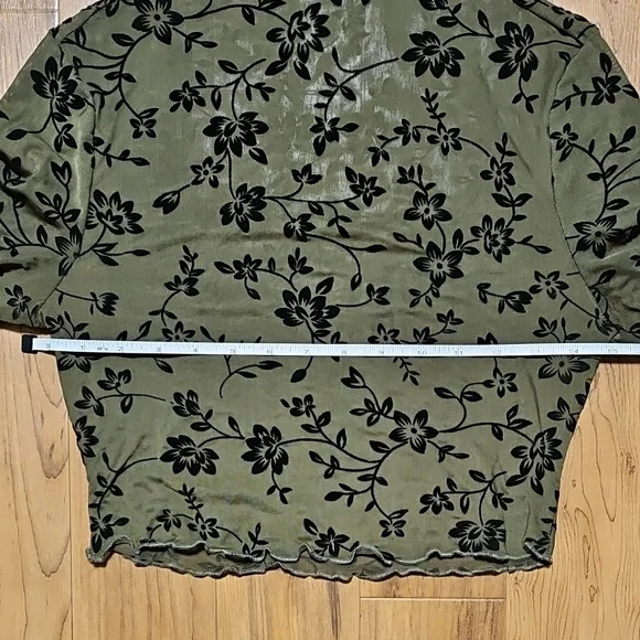 Floral Olive Green Top - Picture 3 of 5